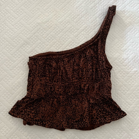🦋3/$50 Urban Outfitters One Shoulder Top - Picture 2 of 5